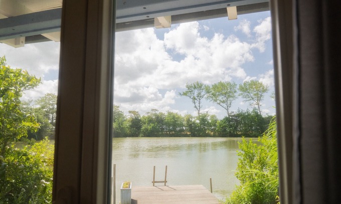 Neuharlingersiel Appartement | 3 room apartment with great lake view, fireplace, terrace and jetty