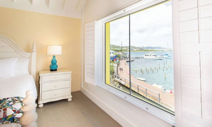 Christiansted Hôtel | 3-Room Ocean View Stay | Queen Beds + Steps to Sand & Sun