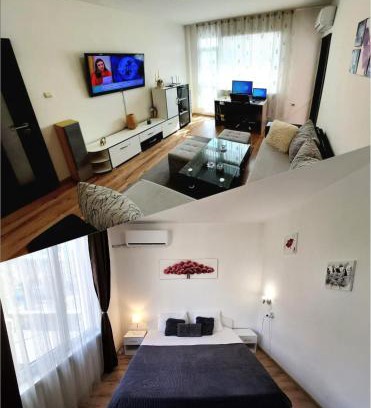 Blagoevgrad Appartement | 3 Rooms Apartment, Top Center, 1st Floor, AUBG, WiFi, PC i5 SSD, Tablet, AndroidMiTvBox, 3 LED TVs 200 Channels, Long Terrace, Self-Easy-Late Check-in, Stay Before Greece