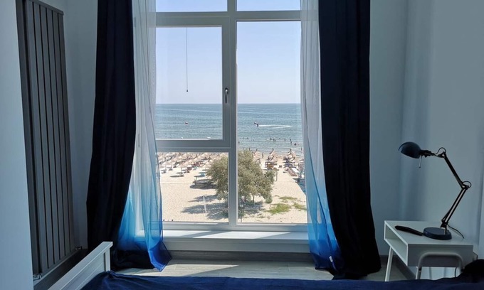 Mamaia-Sat Appartement | 3 chambres en bord de mer avec vue panoramique imprenable