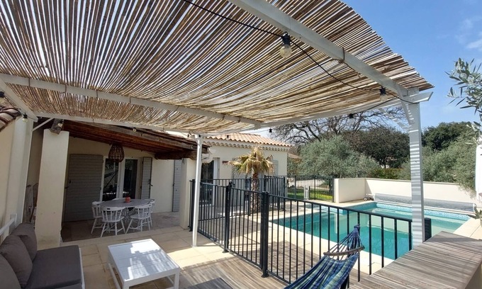Mazan Villa | Gîte individuel 3* au bord des vignes avec piscine privative