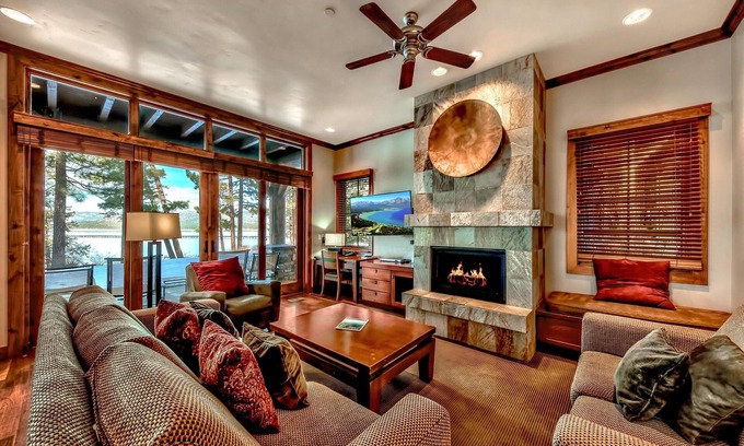 Sierra Shores Maison | 3 Sierra Shores Luxury Lakefront- 3BR/3BA