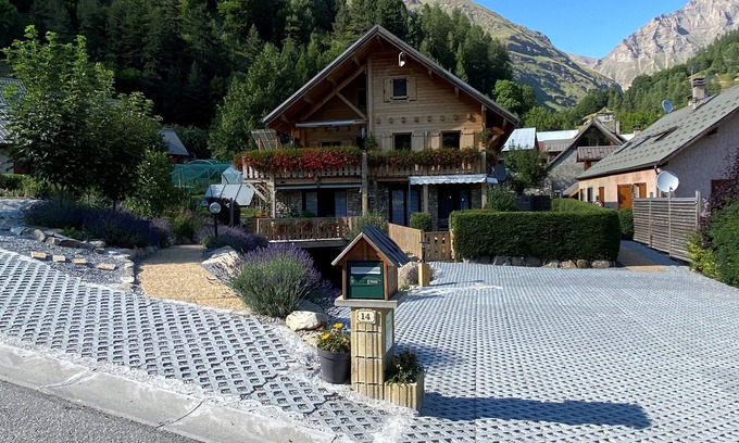 Reallon Appartement | Gîte 3*, spacieux, au rdc du chalet avec superbe vue sur la vallée de Réallon,