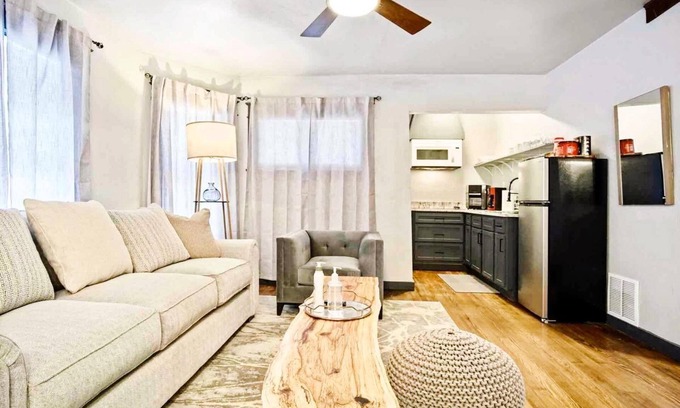 Central Oklahoma City Appartement | 3-story 6-bedroom 4 Bathrooms 3min-asian Dist