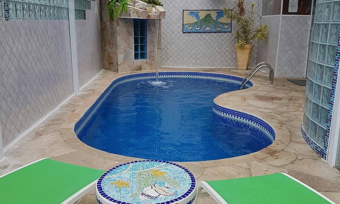 Boraceia Maison | 3 SUITES / PISCINE PRIVEE / COUVERTE / CHAUFFEE / Cond. FERMER/ Wi-Fi / NETFLIX / 200M DE PLAGE
