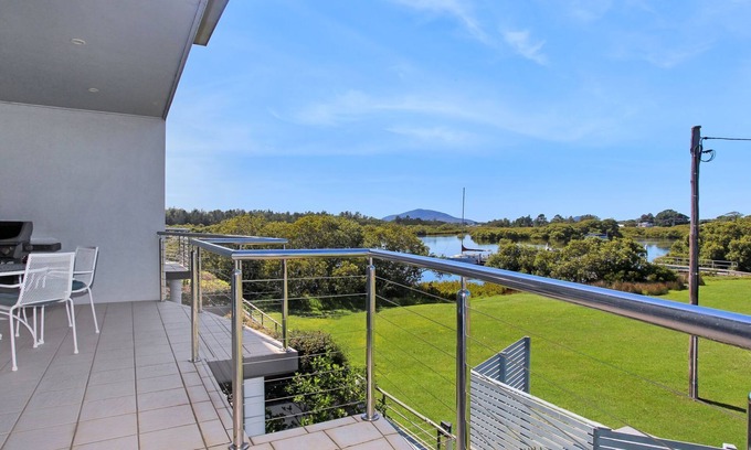 Tea Gardens Maison | 3 The Pier on The Myall River