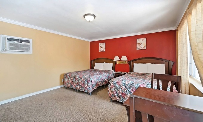 Beeville Maison | 3 Units Perfect for Big Groups, Free Parking, Pets are Welcome!