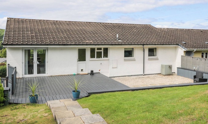 Oban Cottage | 3 URE GARDENS, family friendly, with a garden in Oban