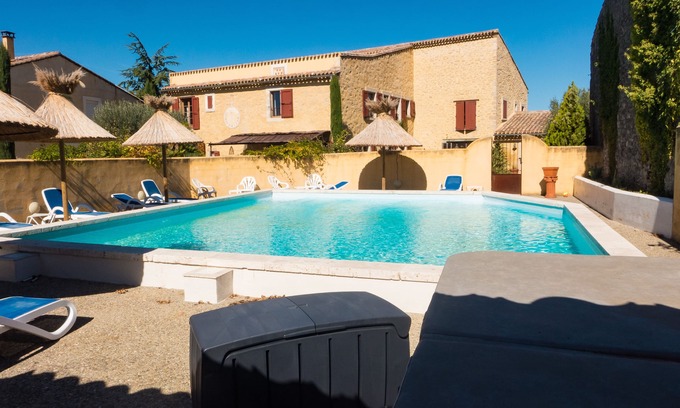 Pauligne Maison | 3 mas de qualité pour 24 personnes avec piscine privée, vues et climatisation