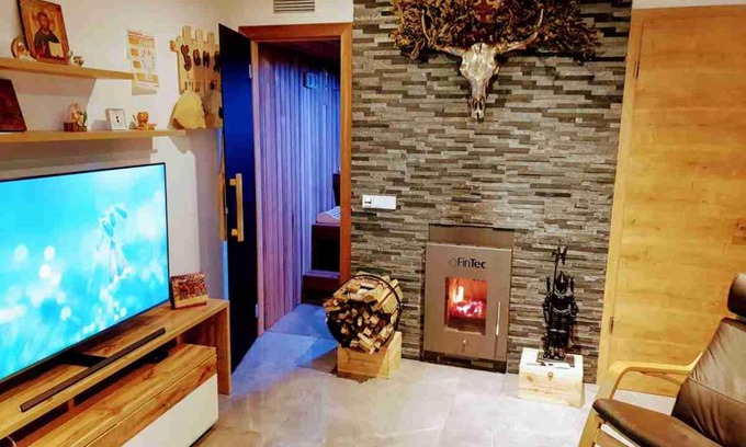 Industriebezirk Appartement | 3 Z moderne Wellnesswohnung - Sauna, Kamin, Parkplätze 65m2 bis 6 Per
