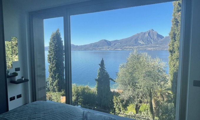 Torri del Benaco Appartement | 3 room apartment on Lake Garda with fantastic lake view and pool in Torri
