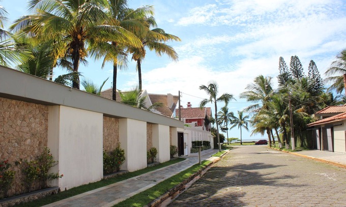 Jardim Imperador Maison | 30 m de la plage avec 8 chambres, 5 suites et piscine