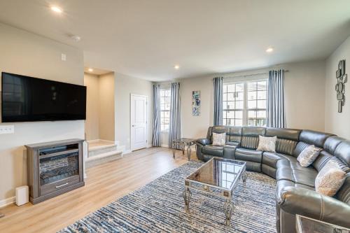 Dale City Maison | 30 Mi to Downtown DC Charming Dale City Townhome!