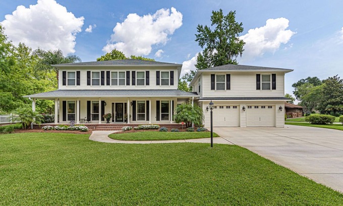 Doctors Inlet Maison | 30 People Comfortably Gorgeous Home on Canal Boat Kayak access Two 85" & 75” TVs