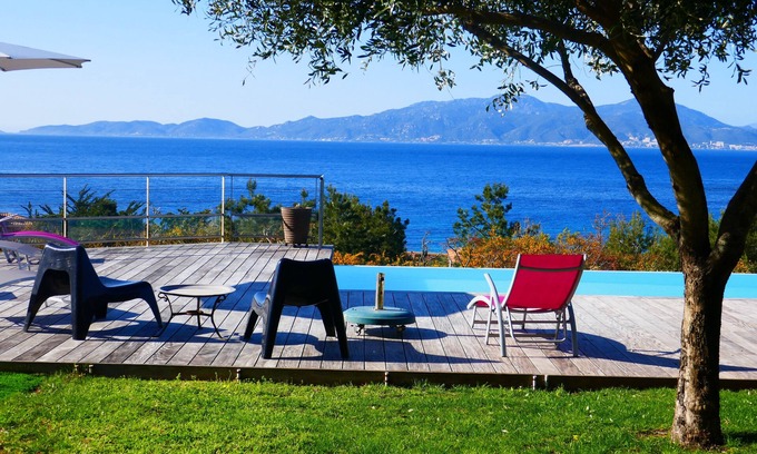 Portigliolo Maison | Villa avec piscine et vue panoramique sur Ajaccio et les Iles Sanguinaires