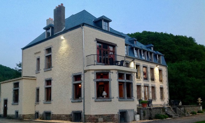 Vireux-Wallerand Autre | 300 m² Château ∙ 8 chambres ∙ 20 personnes