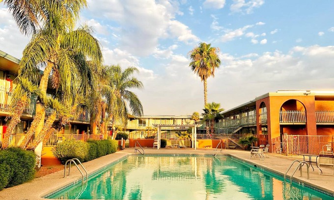 El Rio Acres Hôtel | 300 m² Hôtel ∙ 127 personnes