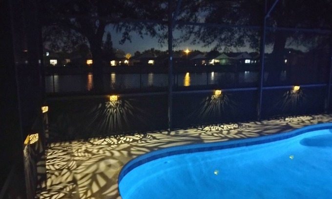 Sunrise Lakes Maison | 3000 sf fully fenced luxury waterfront home, private pool 15 min. from Disney!