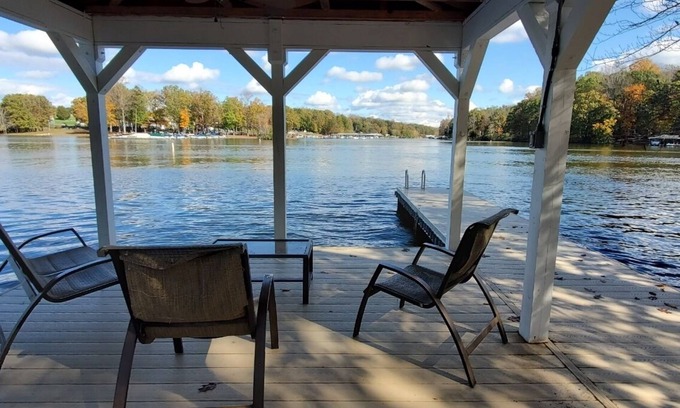 Glenora Maison | BRAND NEW Waterfront Home, En Situation calme avec plage privée et Dock