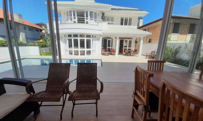 Jurere Internacional Maison | 300m from Jurere Internacional beach, excellent location and space