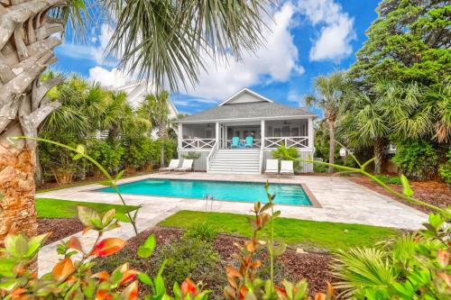 Isle of Palms Maison | 302 Charleston by AvantStay Stunning Private Pool