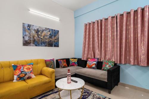 Ejipura Appartement | 303 Woods 2BHK Lift, Koramangala 100feet road