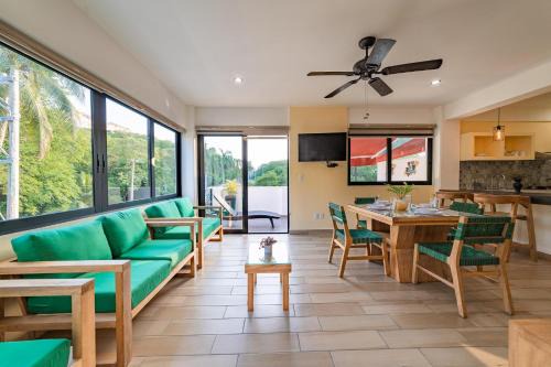 R Maison | 3049 - Brisas Condo 4
