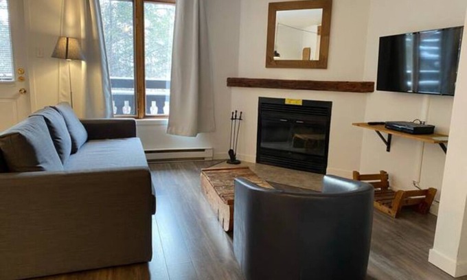 Saint Ferreol les Neiges Copropriété | Condominium d'une chambre à coucher avec vue sur le Mont-Sainte-Anne