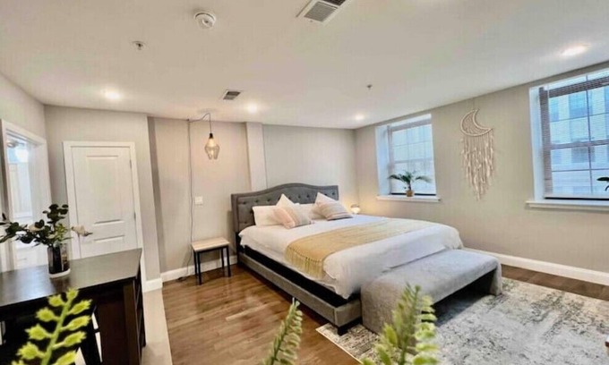 Spring Garden Appartement | 308 Cozy and warm King Bed APT in center city