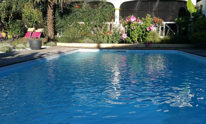 Dax Maison | 30mn des plages, grande maison 8 p avec patio andalou et piscine privée.