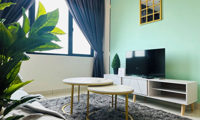 Taman Pertama Copropriété | 31 Family Suite 7pax 3 Rooms Velocity Mall IKEA Short Walk to MRT & LRT Malur
