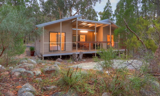 Stanthorpe Cottage | 31 The Rocks