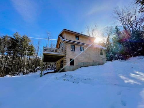 Bethlehem Maison | 31R Brand new log home on quiet side street in Bethlehem, close to Main Street! 20 min to skiing