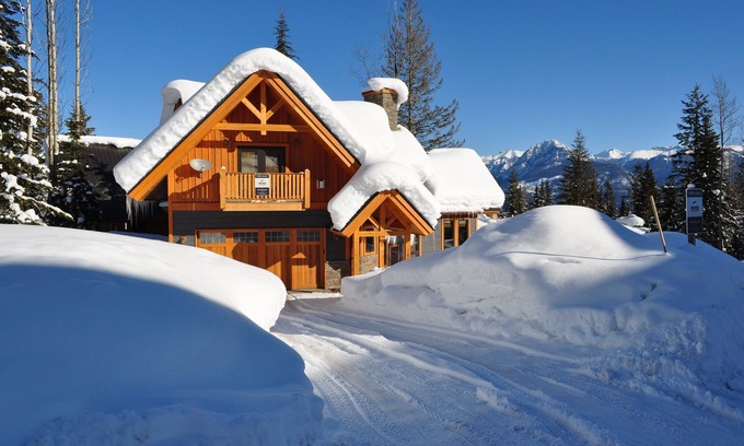 Golden Chalet De Ski | Cadre en bois massif de 3200 pieds carrés / 297 mètres carrés. 3 étages de luxe pur. Retraite familiale 5 *