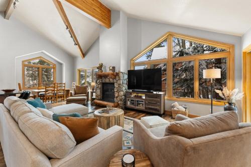 Three Peaks Maison | 341 Black Hawk Circle by Summit County Mountain Retreats
