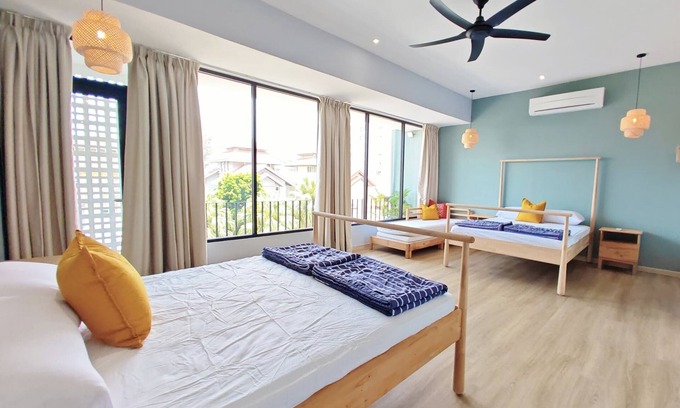 Tanjung Bungah Maison | 35 BeachHouse Batu Ferringhi 7 Bedroom 7 Bathroom 5 min from the beach!