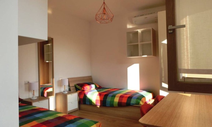 Cologno Monzese Station Balnéaire | 350 m² Chambre privée ∙ 1 chambre ∙ 2 personnes