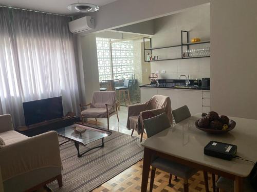 Gonzaga Appartement | 350 metros da praia Gonzaga local turístico