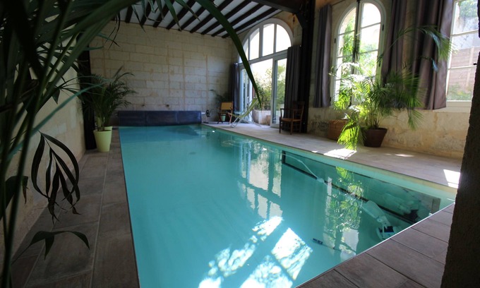 Saumur Maison | 300 M2/MAISON HISTORIQUE avec piscine intérieure chauffée dans le vieux Saumur