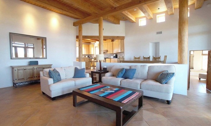 Nambe Pueblo Maison | 360° View Private Santa Fe Mountain Retreat