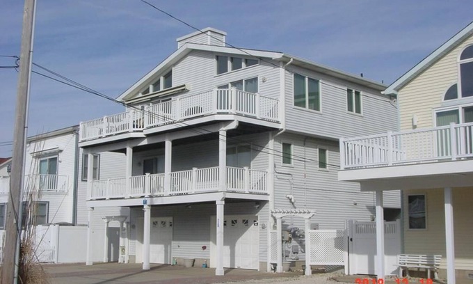 Dennisville Maison | 37 83rd Street, Unit:East