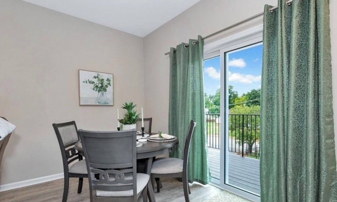 Huntsville Appartement | Charming new 2-bedroom apartment 10 m from aquatic center , downtown& hospital