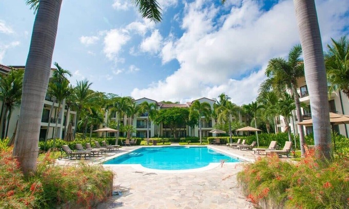 Coco Copropriété | 3BD Beauty in Coco - Have Coffee or Meals Overlooking Pool