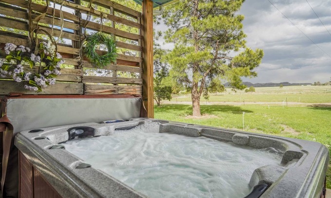 Larkspur Maison | 3BD |Cowboy Quarters Retreat Experience