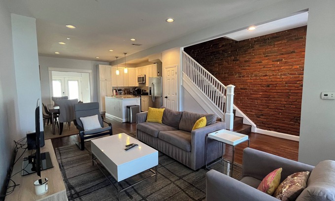 Brookland Maison | 3BD Spacious Brookland Home W Parking & By Metro