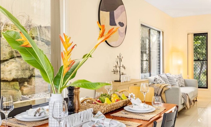 Eight Mile Plains Maison | 3BD Townhouse close to shops/transport w/carpark