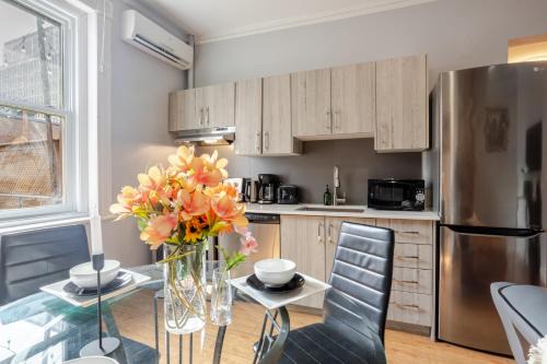 Downtown Montreal Appartement | 3BDR Penthouse, Rooftop and BBQ in Crescent