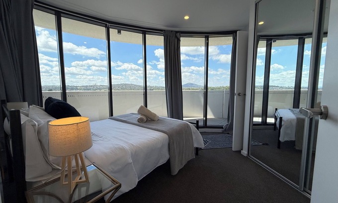 Holder Appartement | 3BDR Waterfall Apartment WIFI Parking