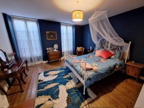 Beauvais sur Matha Maison | 3Bed House- Sleeps 6 - Pool Garden Pets Parking