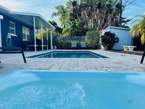 Bay Esplanade Maison | 3Bed2Bath Clearwater Beach Vacation Home with Heated Pool